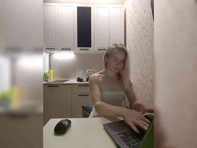 LadyMin webcam