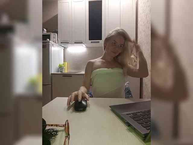 LadyMin webcam