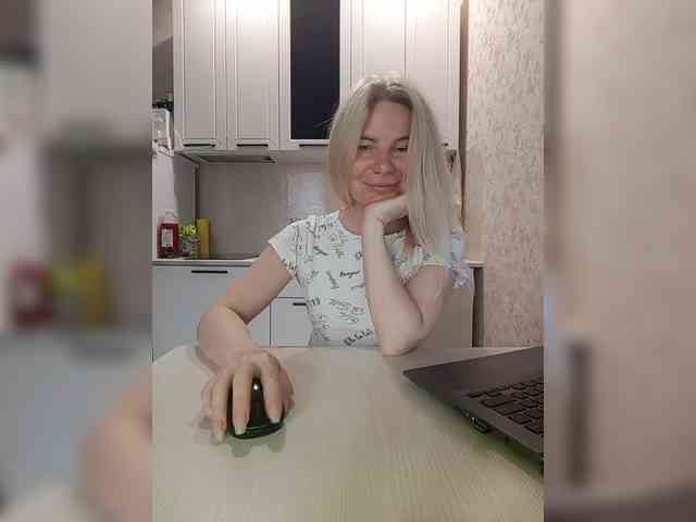 LadyMin webcam