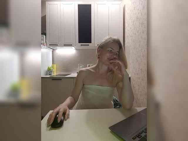 LadyMin webcam