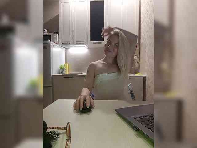 LadyMin webcam