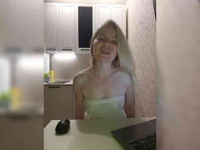 LadyMin webcam