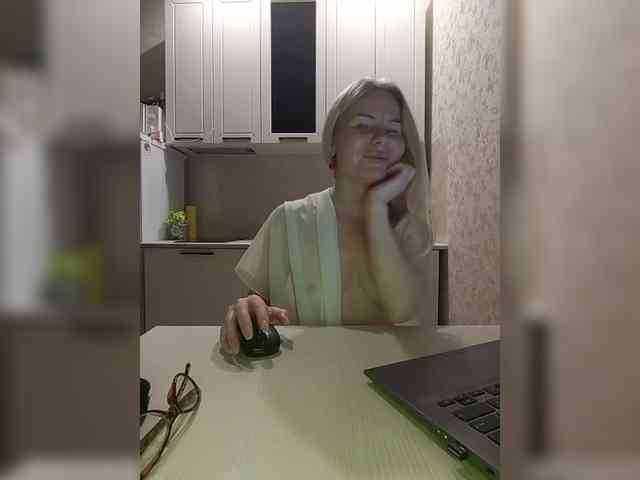LadyMin webcam