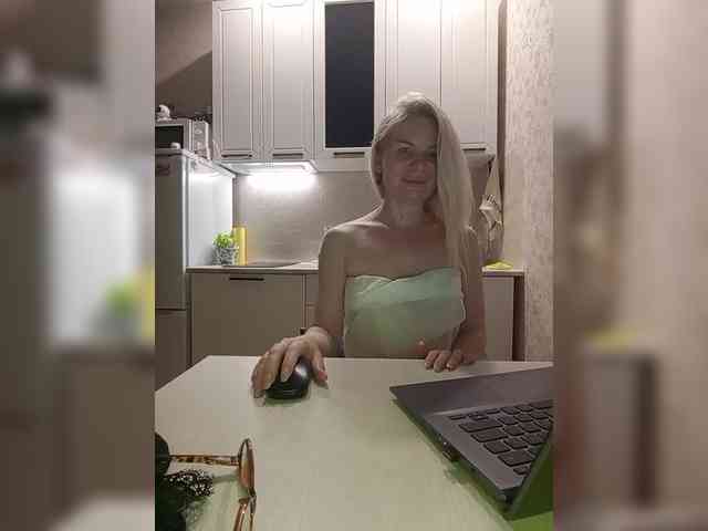 LadyMin webcam