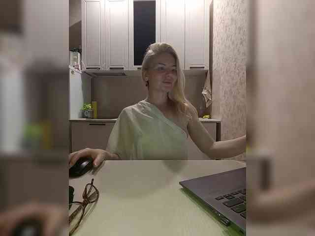 LadyMin webcam