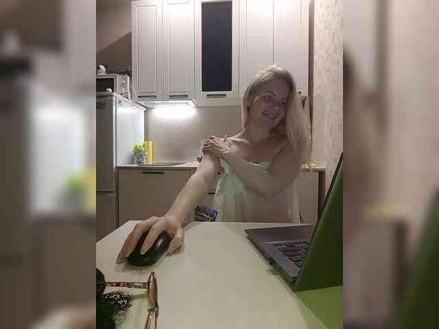 LadyMin webcam