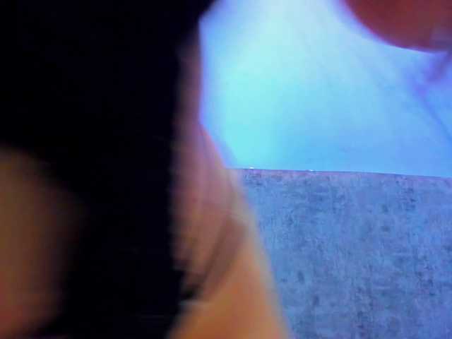 Niki-White's BongaCams show and profile