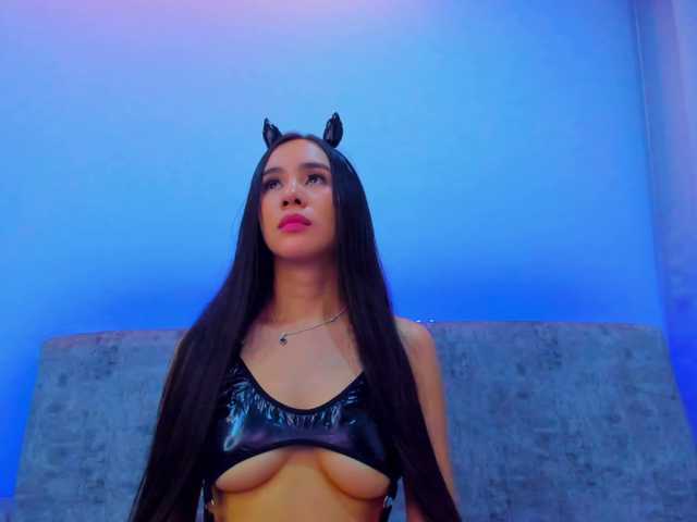 Niki-White's BongaCams show and profile