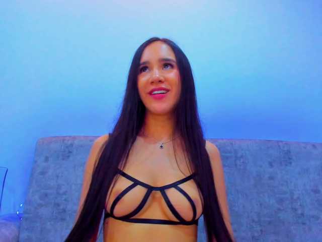 Niki-White's BongaCams show and profile