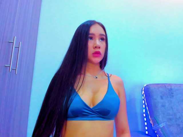 Niki-White's BongaCams show and profile