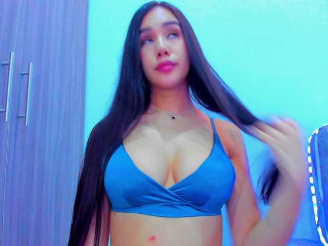 Niki-White's BongaCams show and profile