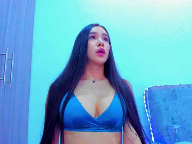 Niki-White's BongaCams show and profile