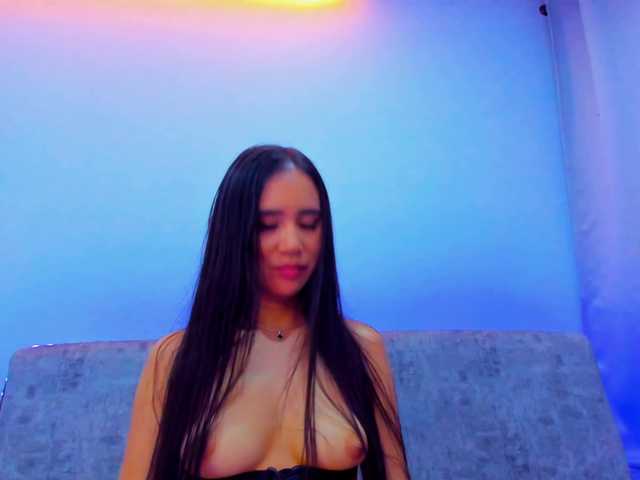 Niki-White's BongaCams show and profile