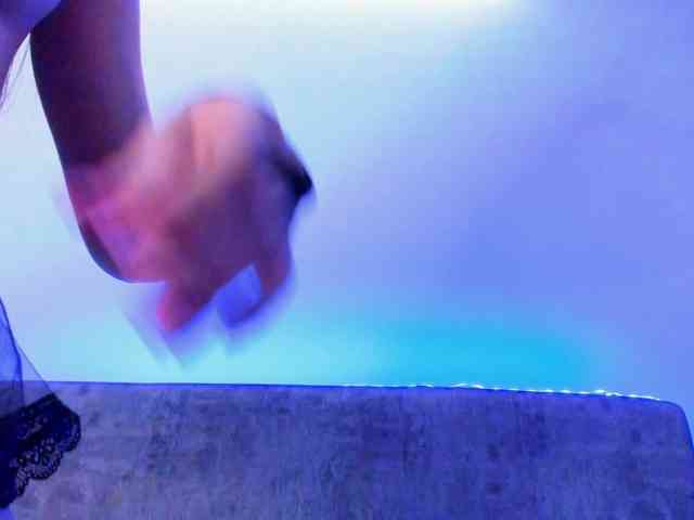 Niki-White webcam