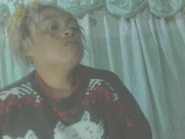 LorahXVane webcam