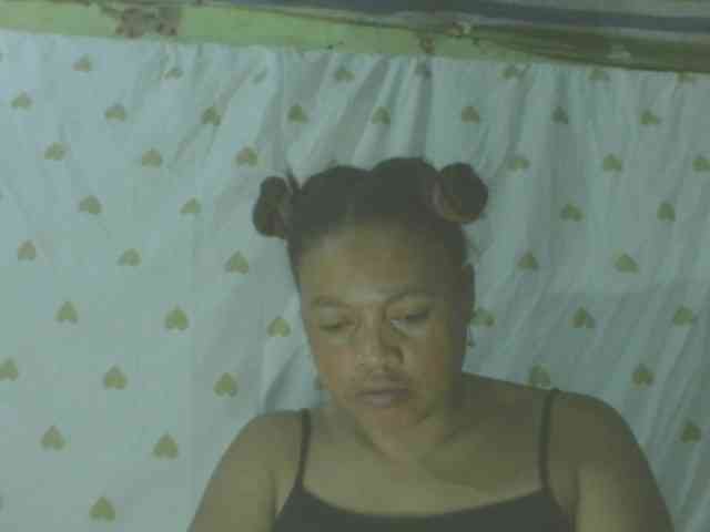 LorahXVane webcam