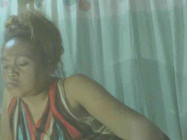 LorahXVane webcam