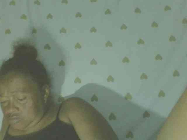LorahXVane webcam