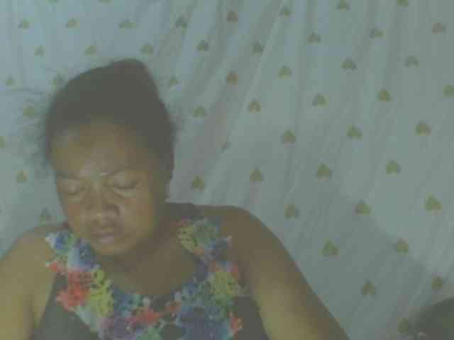 LorahXVane webcam