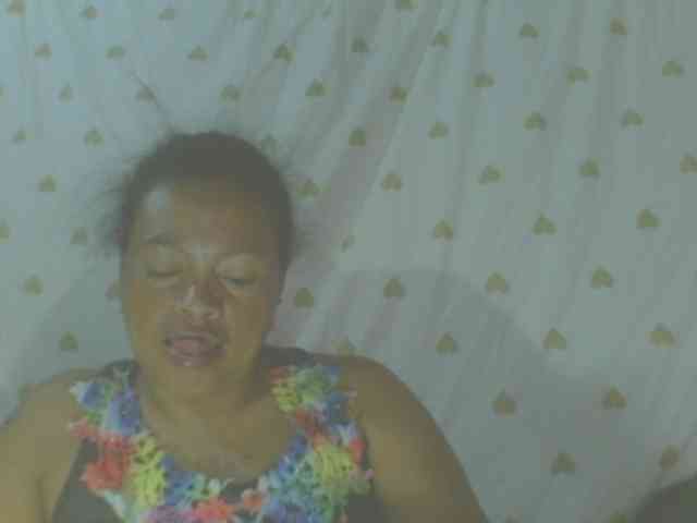 LorahXVane webcam