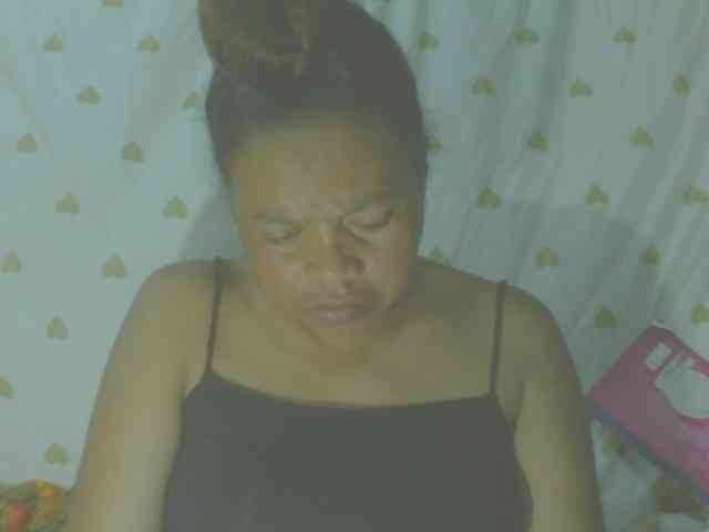 LorahXVane webcam