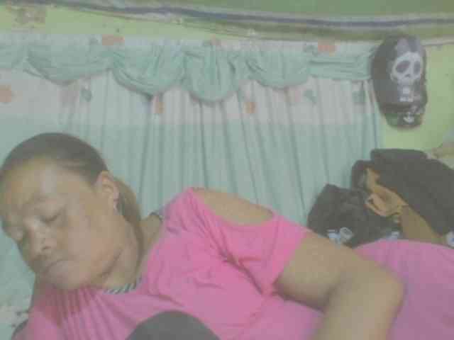 LorahXVane webcam