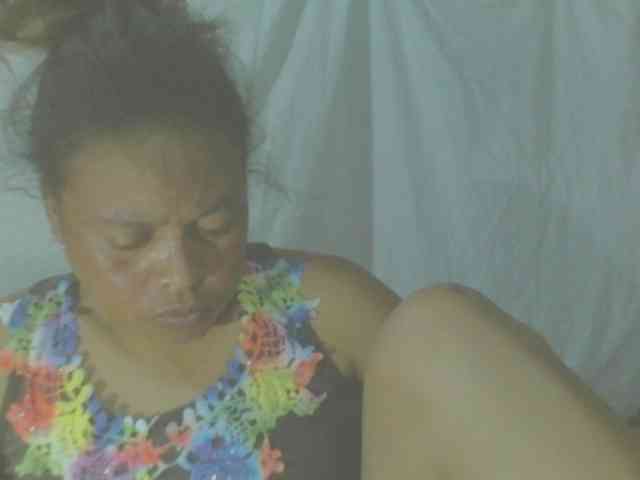 LorahXVane webcam