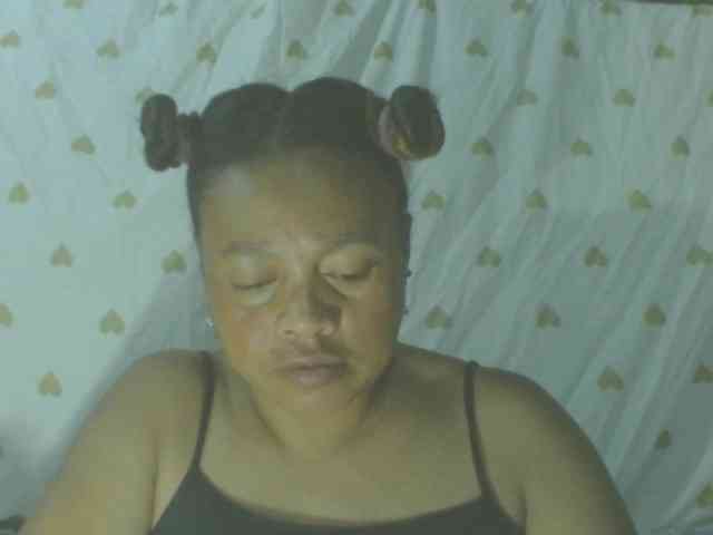 LorahXVane webcam