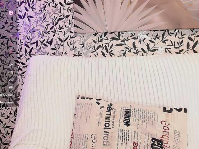 Amellea's BongaCams show and profile