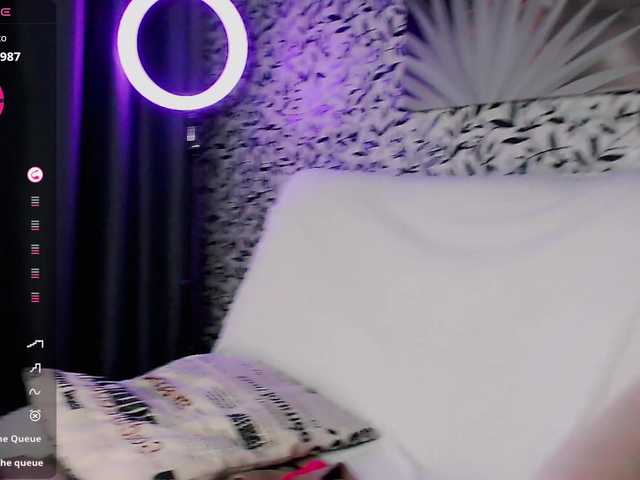 Amellea's BongaCams show and profile