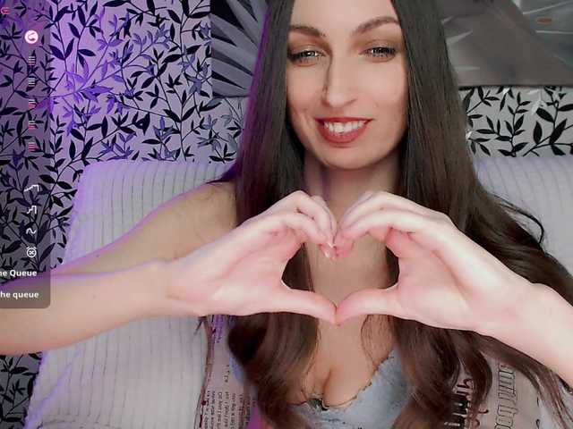 Amellea's BongaCams show and profile