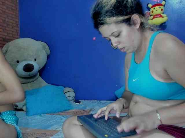 cumloves Live Webcam on BongaCams