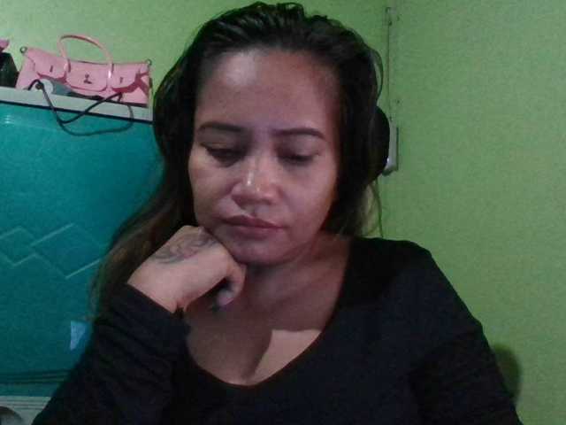 emmannuele webcam bongacams model stream image