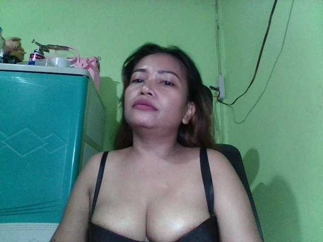 emmannuele webcam bongacams model stream image