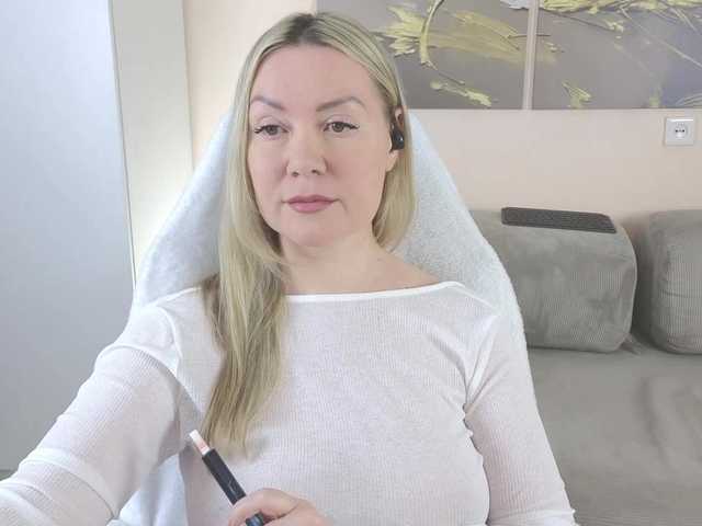 AmieHerry's BongaCams show and profile