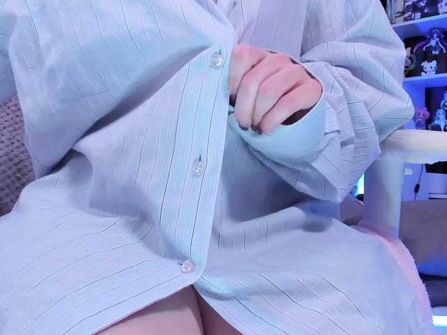 le modèle yorogumo est en webcam porno dans un show sur le site bongacams, il possède les tags suivants: White/Caucasian,Brunette,Shaved