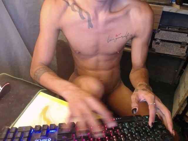 Hugecock2hundlex Live Webcam on BongaCams