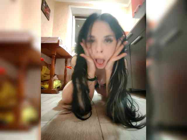 InaElle Live Webcam on BongaCams