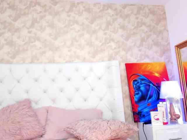 elizabettaylor Live Webcam on BongaCams