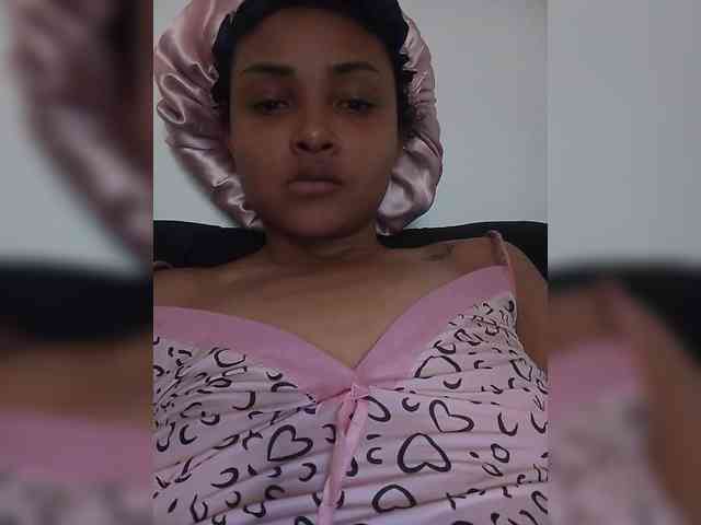 BrunetteAgatha webcam