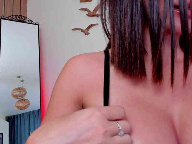 LeylaRoss webcam