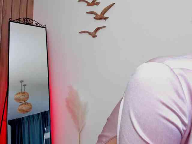 LeylaRoss webcam