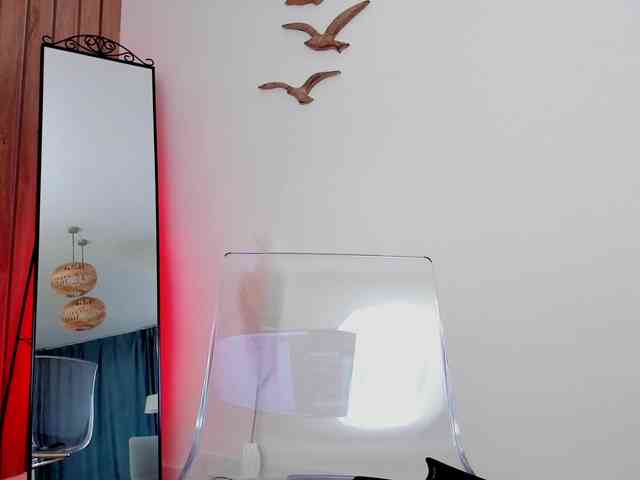 LeylaRoss webcam