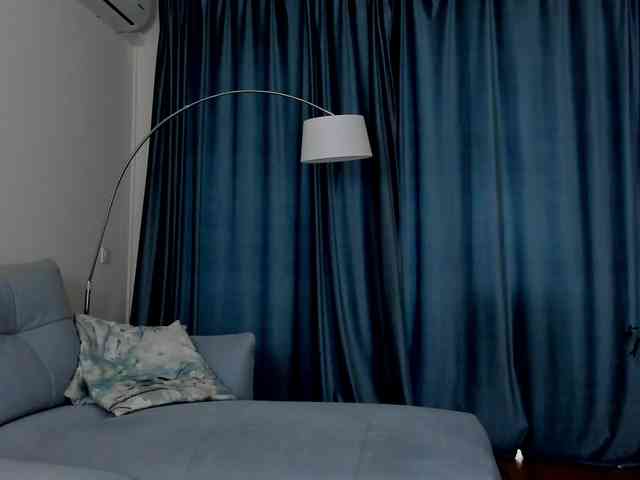 LeylaRoss webcam