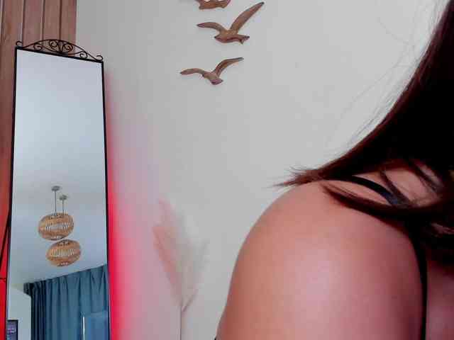 LeylaRoss webcam