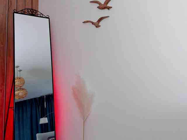 LeylaRoss webcam