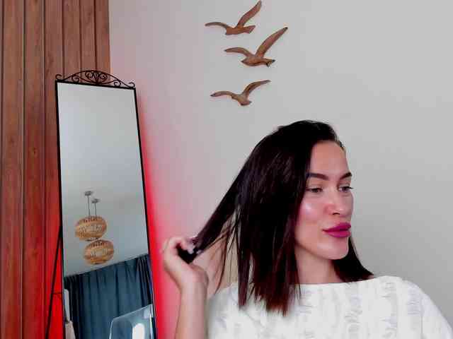 LeylaRoss webcam