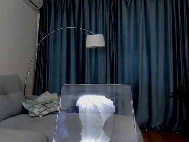 LeylaRoss webcam