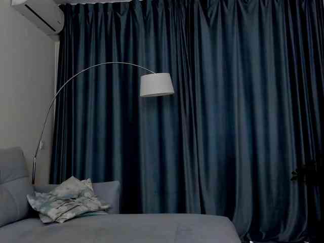 LeylaRoss webcam