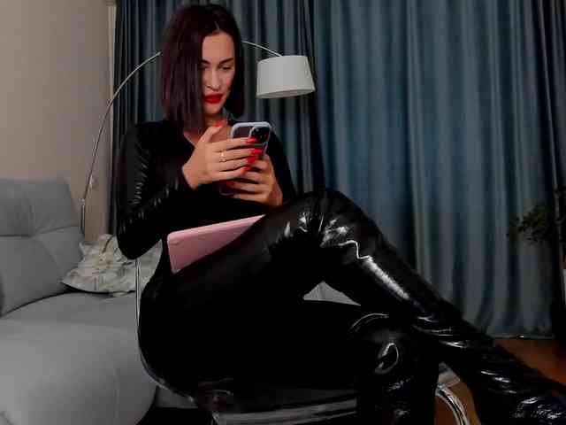 LeylaRoss webcam